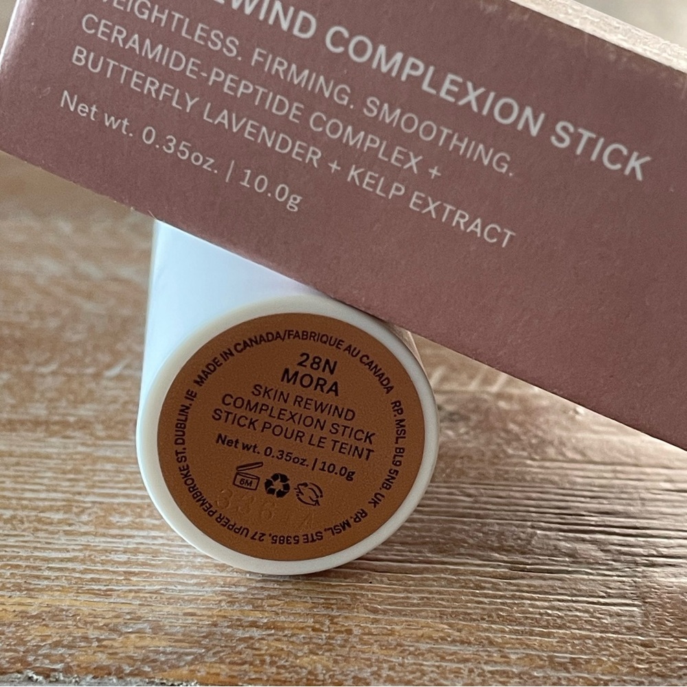 ILIA Skin Remind Blurring Stick - Picture 9 of 12